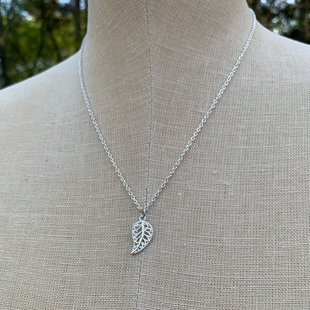 NWT Sterling Silver Plated Chain & Leaf Charm Necklace - Picture 2 of 11
